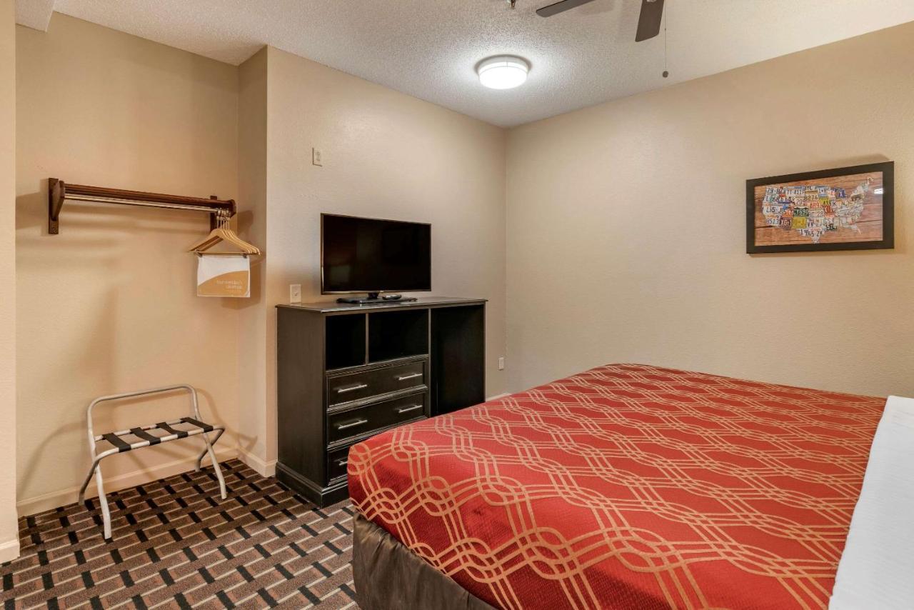 Econo Lodge Inn & Suites Granite City Extérieur photo