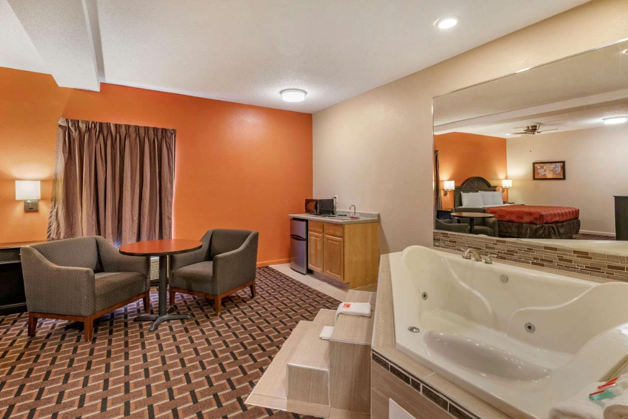 Econo Lodge Inn & Suites Granite City Extérieur photo