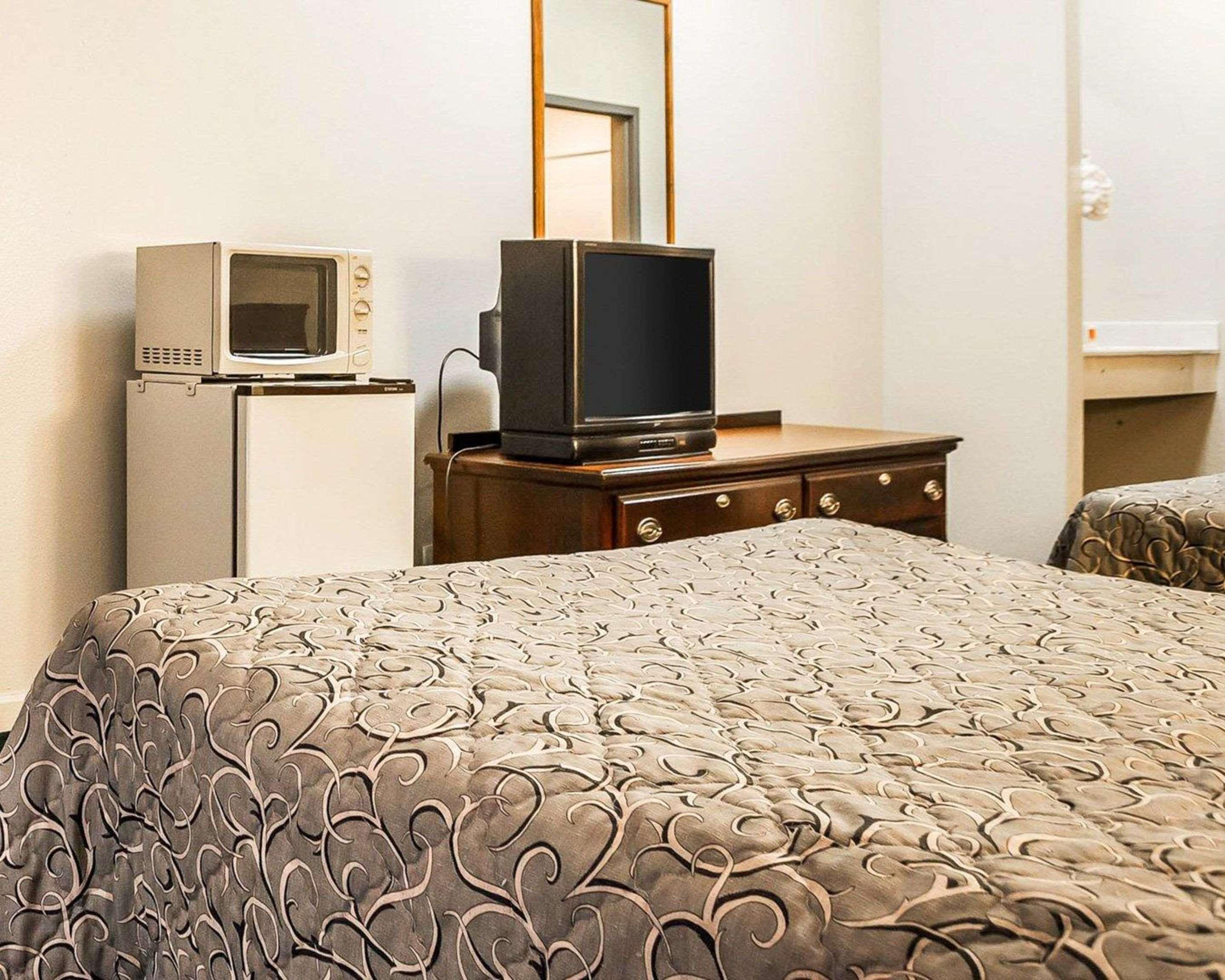 Econo Lodge Inn & Suites Granite City Extérieur photo