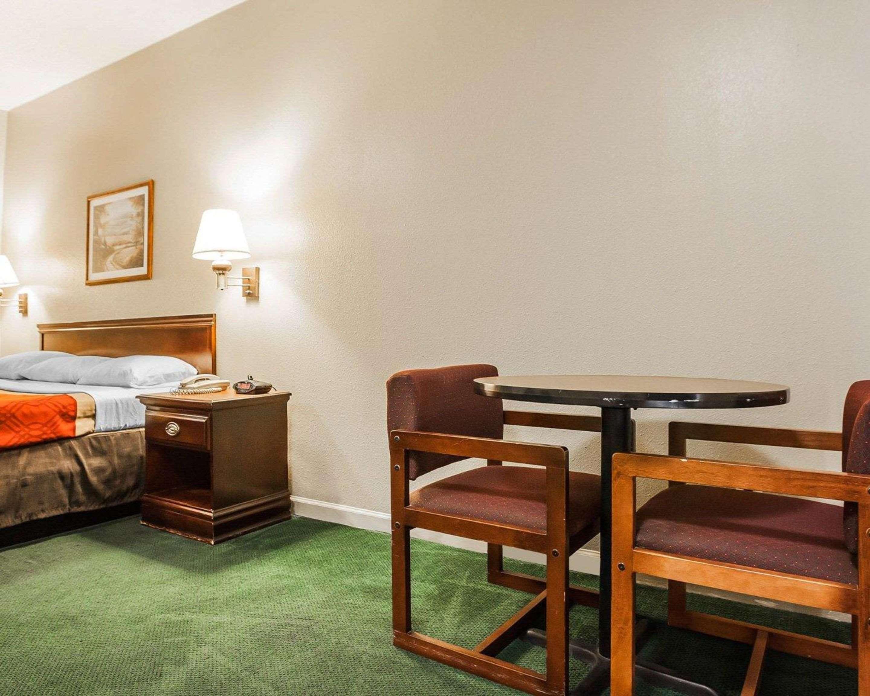 Econo Lodge Inn & Suites Granite City Extérieur photo