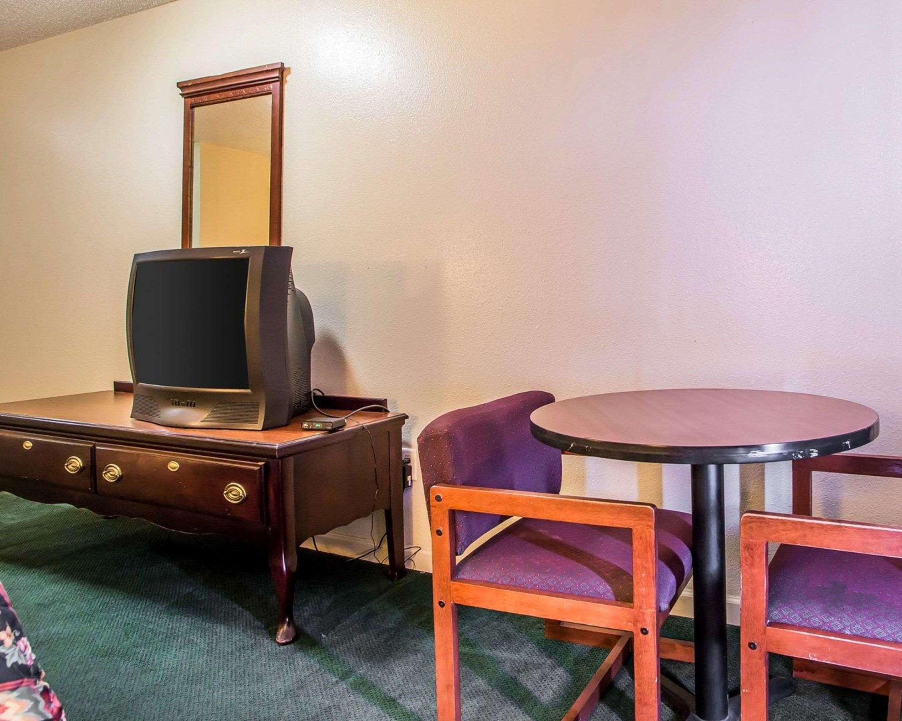 Econo Lodge Inn & Suites Granite City Extérieur photo