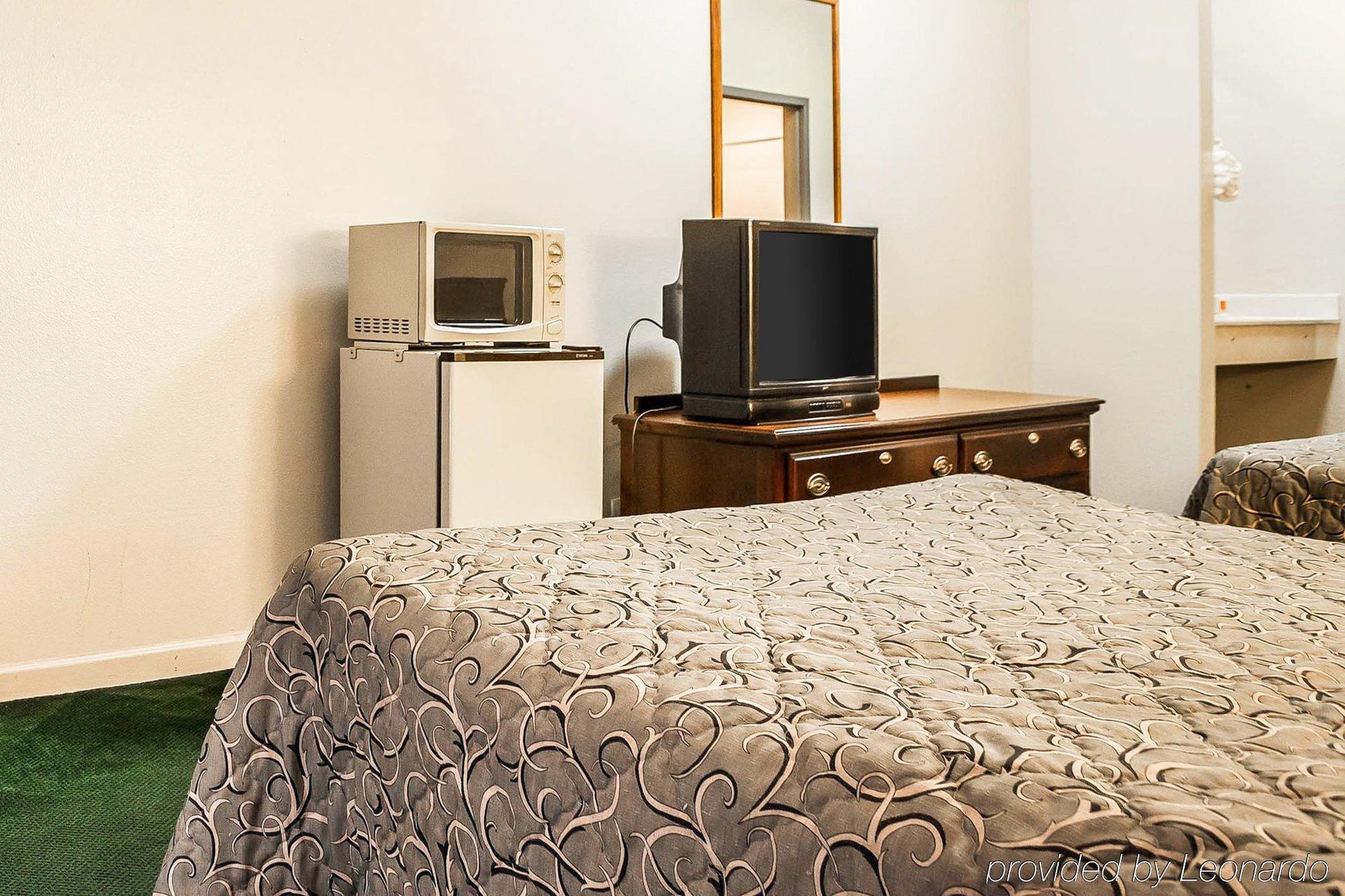 Econo Lodge Inn & Suites Granite City Extérieur photo