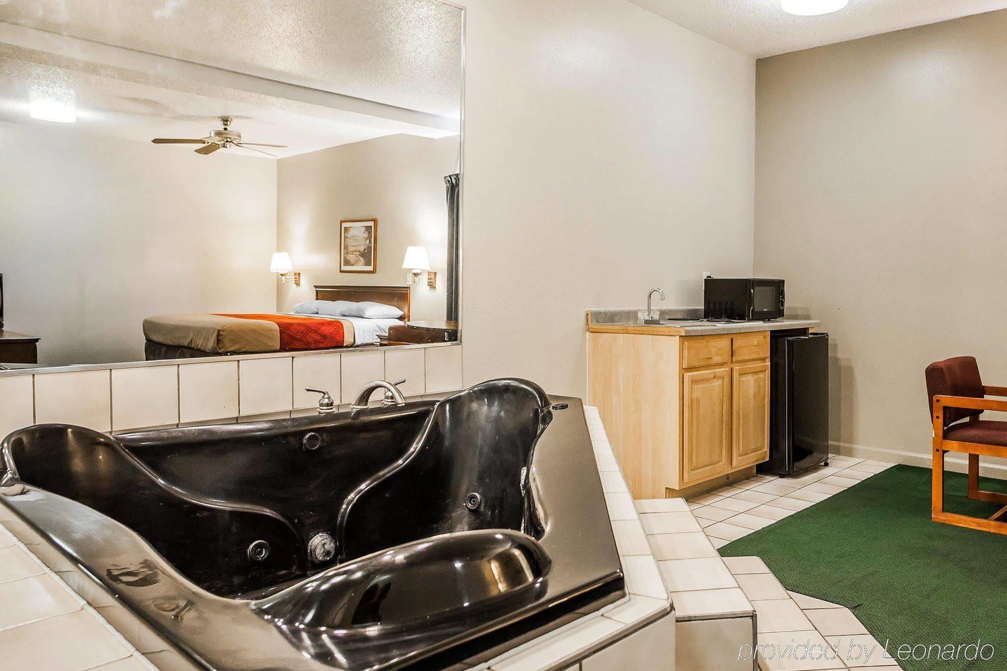 Econo Lodge Inn & Suites Granite City Extérieur photo