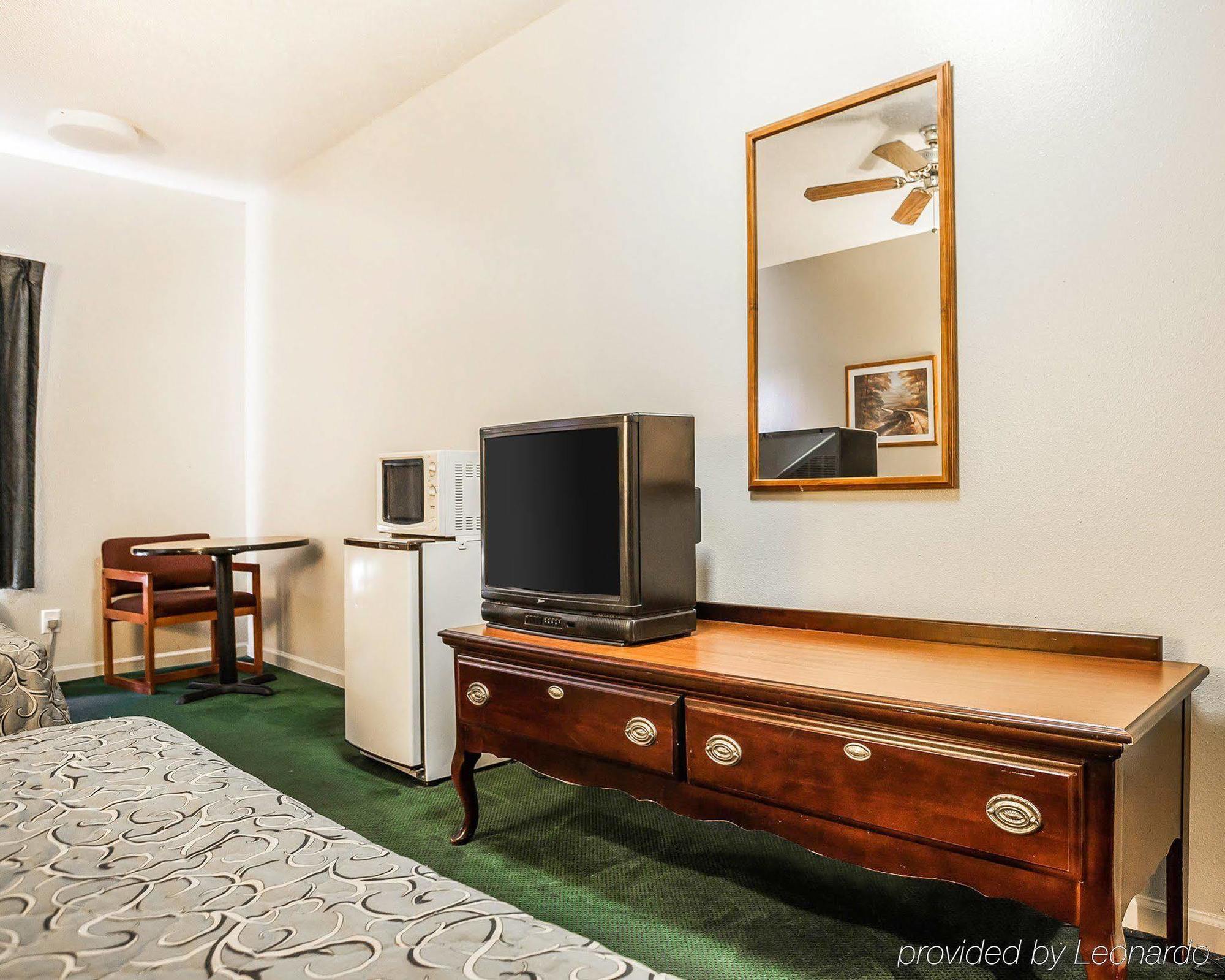 Econo Lodge Inn & Suites Granite City Extérieur photo